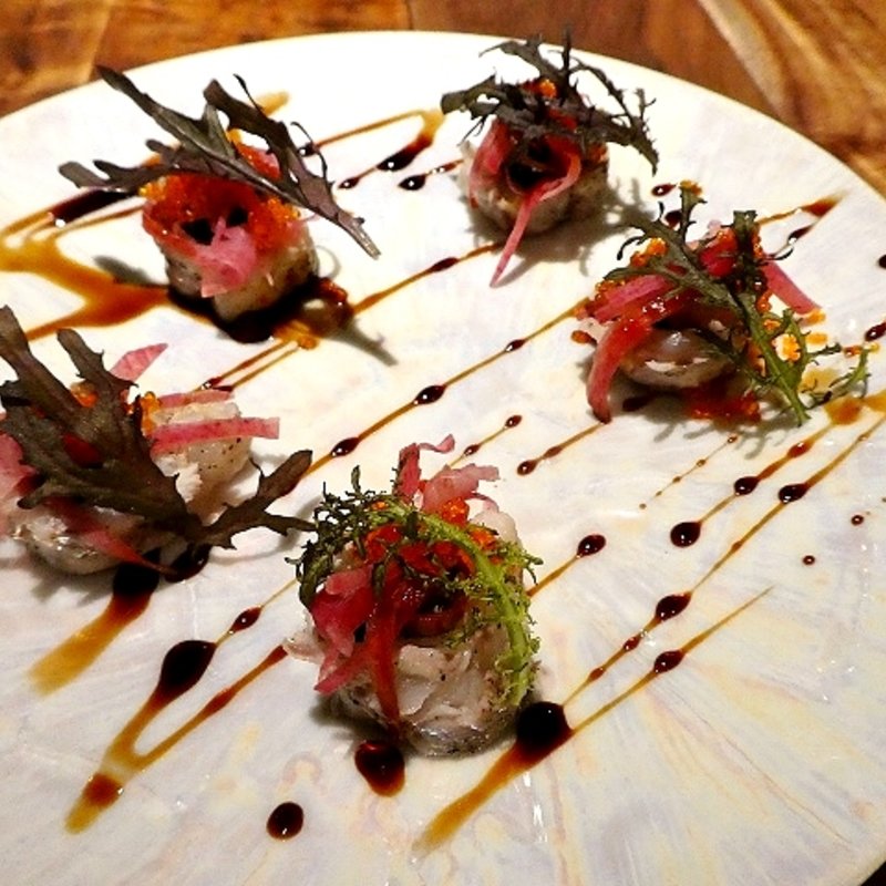 地魚"しろ"身藁焼きタタキ(炭火とワイン 天王寺店)