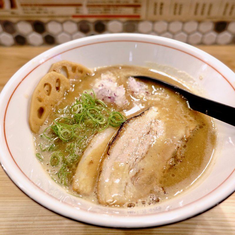 煮干しとんこつラーメン(麺や BEATLES)