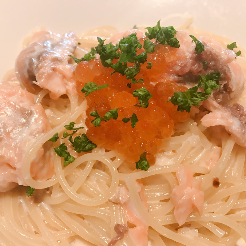 スモークサーモンといくらのクリームパスタ(belon)