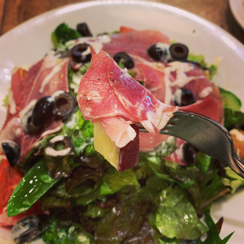 生ハムとオリーブサラダランチ(Brasserie & Wine cafe Buzz)