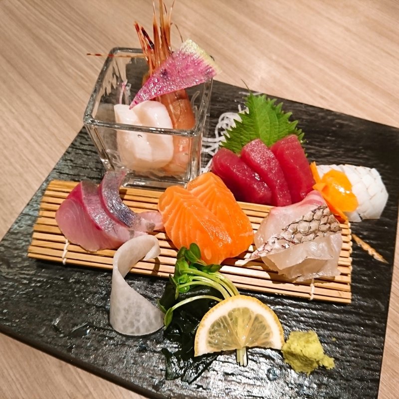 お造り盛り合わせ(kitchen bar maru)