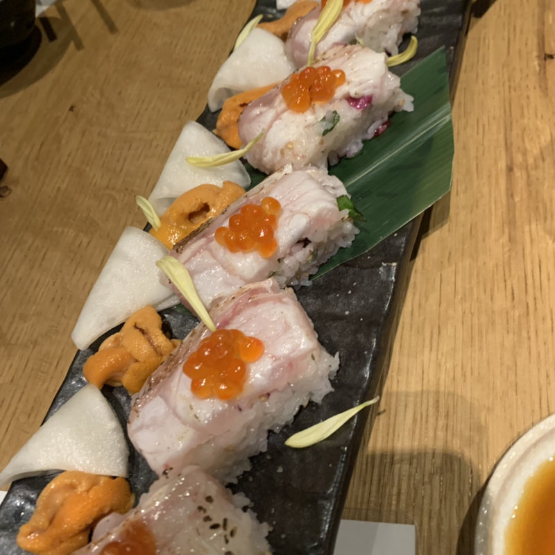 のどぐろの押し寿司 雲丹乗せ(炭火原始焼と蔵元焼酎の店 のどぐろの中俣 築地)
