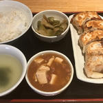 焼餃子定食(餃子のニューヨーク 立川店)