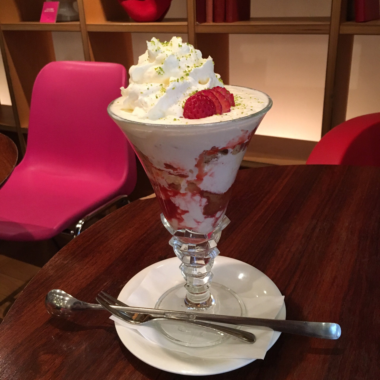 ショートケーキのようないちごのパフェ Shuhari Dolce 京都 藤井大丸店 の口コミ一覧 おいしい一皿が集まるグルメコミュニティサービス Sarah