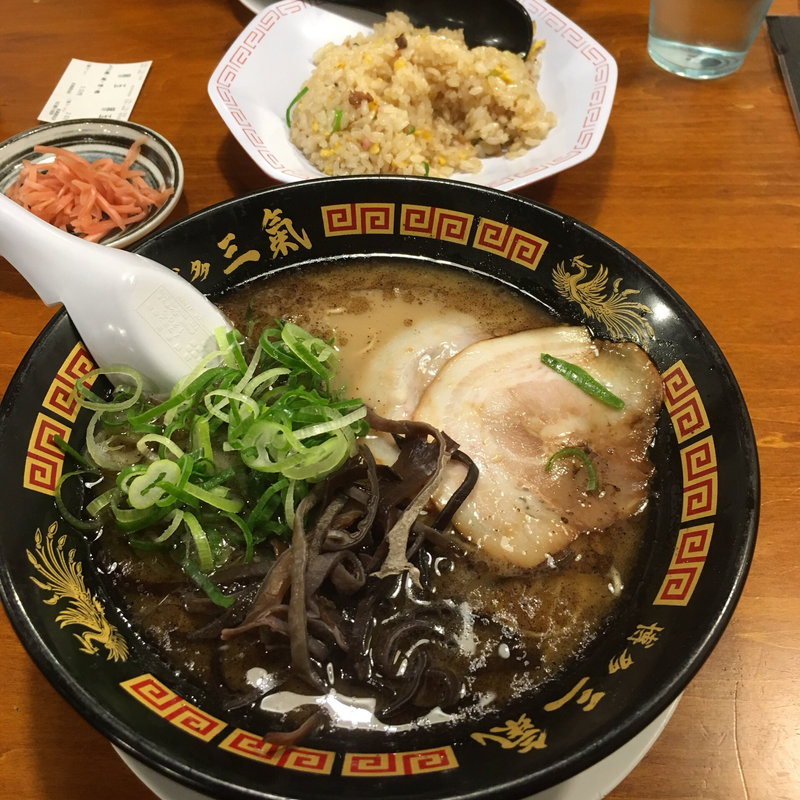 負けん氣ラーメン(豚骨ラーメン博多三氣 板付店)