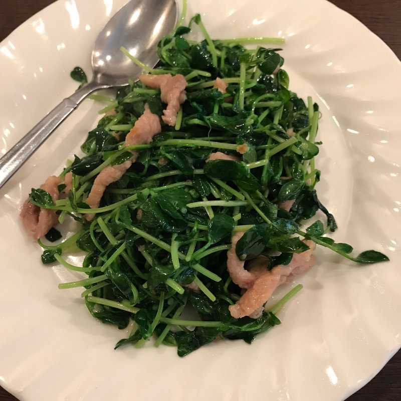 豆苗にんにく炒め(一味玲玲 新橋本店)