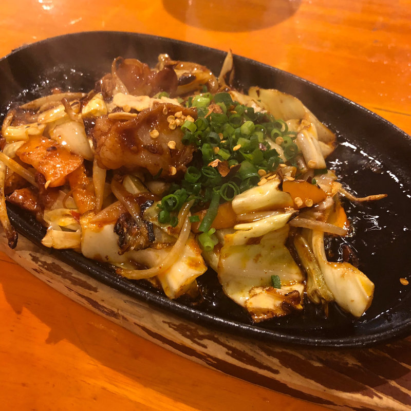 和牛ホルモンの激辛鉄板焼き(GRILL KING （グリルキング）)