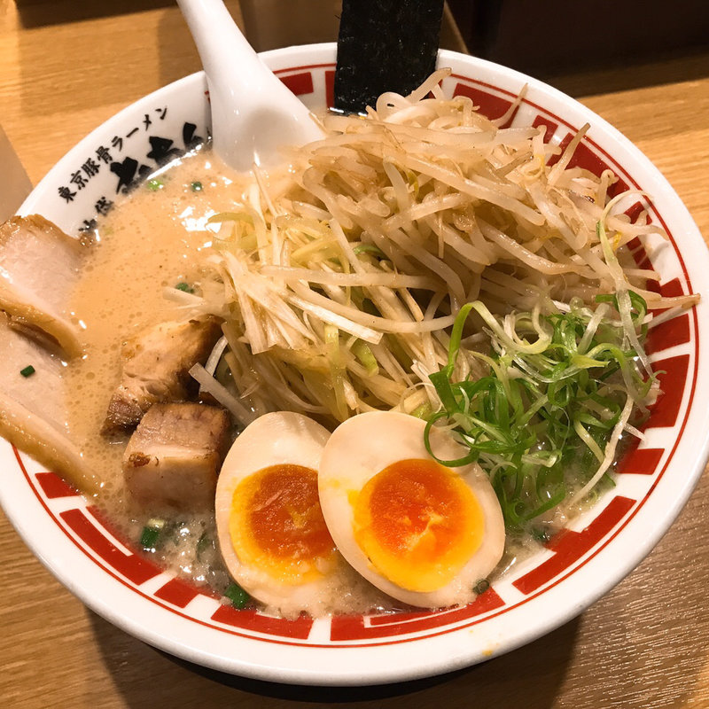 豚骨ラーメン チャシュ追加(屯ちん 新宿店 （とんちん）)