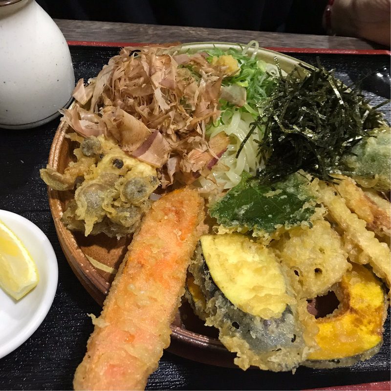 天ぷらの盛り合わせ(大地のうどん 博多駅南店)