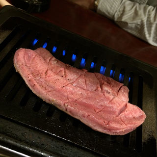 上州銘柄豚の厚切りなまタンステーキ(焼肉TABLEさんたま武蔵境南口店)