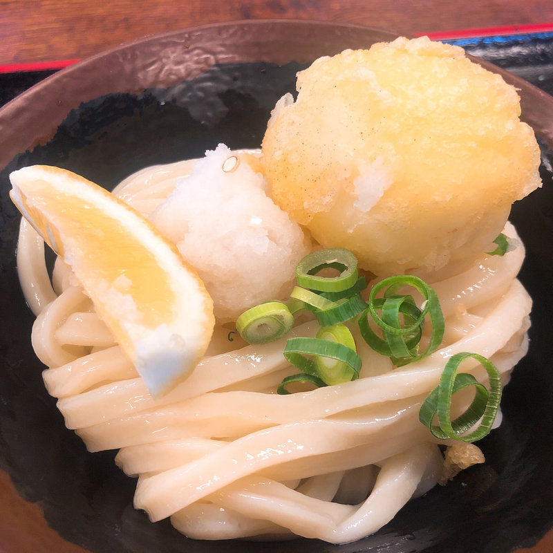 しょうゆうどん(冷) トッピング卵天(手打十段 うどんバカ一代)