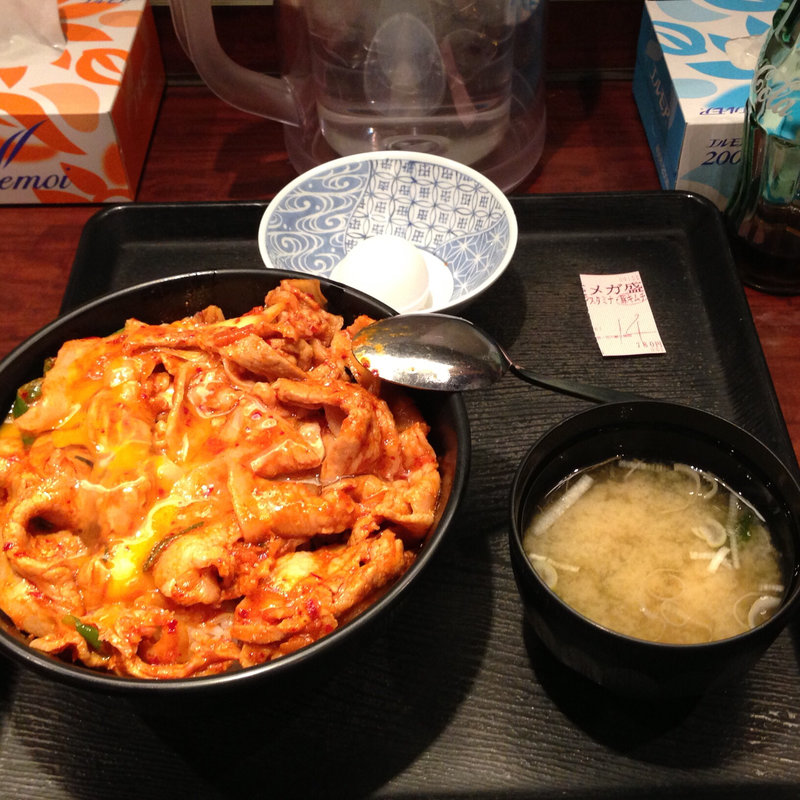 豚キムチ丼 メガ盛り(昭和食堂 秋葉原駅前店)