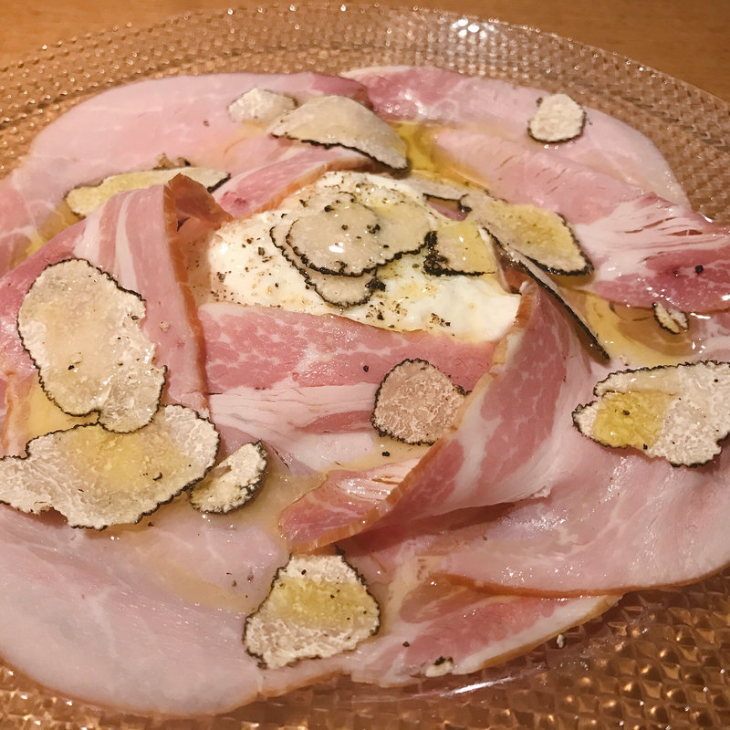 ブッラータチーズとロースハム　黒トリュフ掛け(Provision)