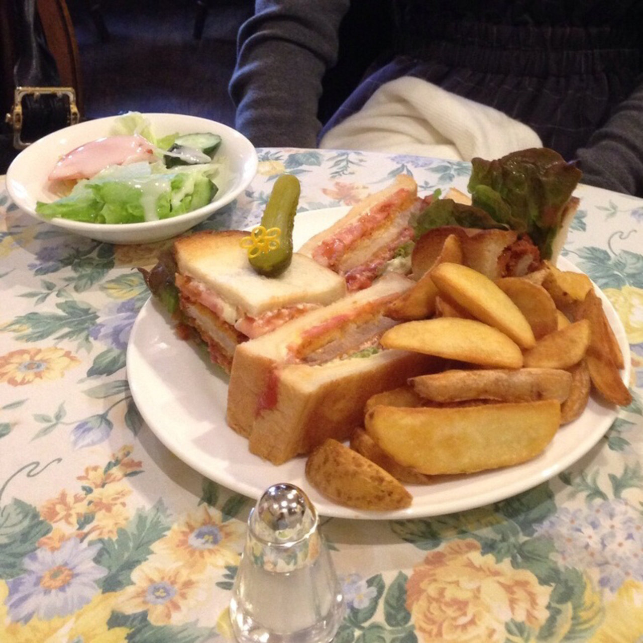 ポークカツサンド スリーチムニーズ ｔhreeｃhimneys ｃo の口コミ一覧 おいしい一皿が集まるグルメコミュニティサービス Sarah