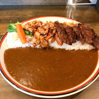 ハラミ•チキンあい盛りカレー(パオーン！!the curry)