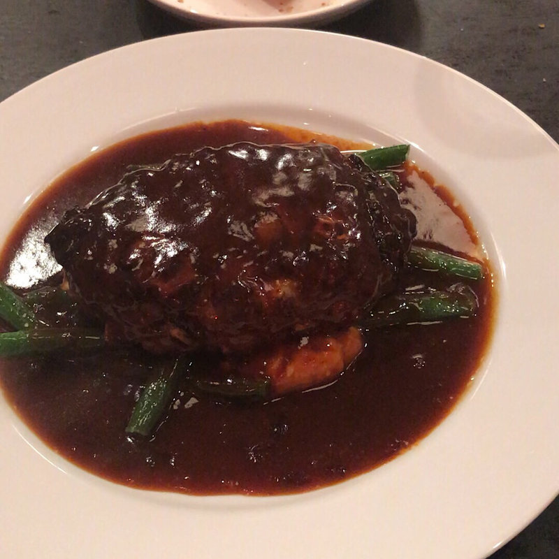 牛・豚・キャベツのハンバーグ　デミグラスソース(ビストロ石川亭COREDO室町店 （ ビストロいしかわてい ）)