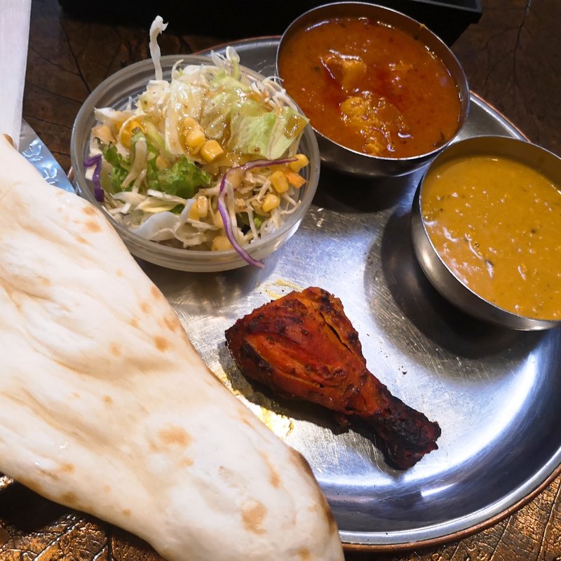 Aランチ（日替りカレー1種類 サラダ 焼きたてナンorライス）(AHILYA)