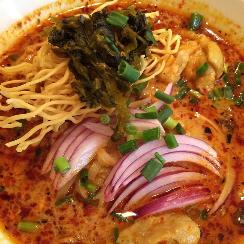 チェンマイ チキンカレーラーメン(タイ料理クルンテープ2)