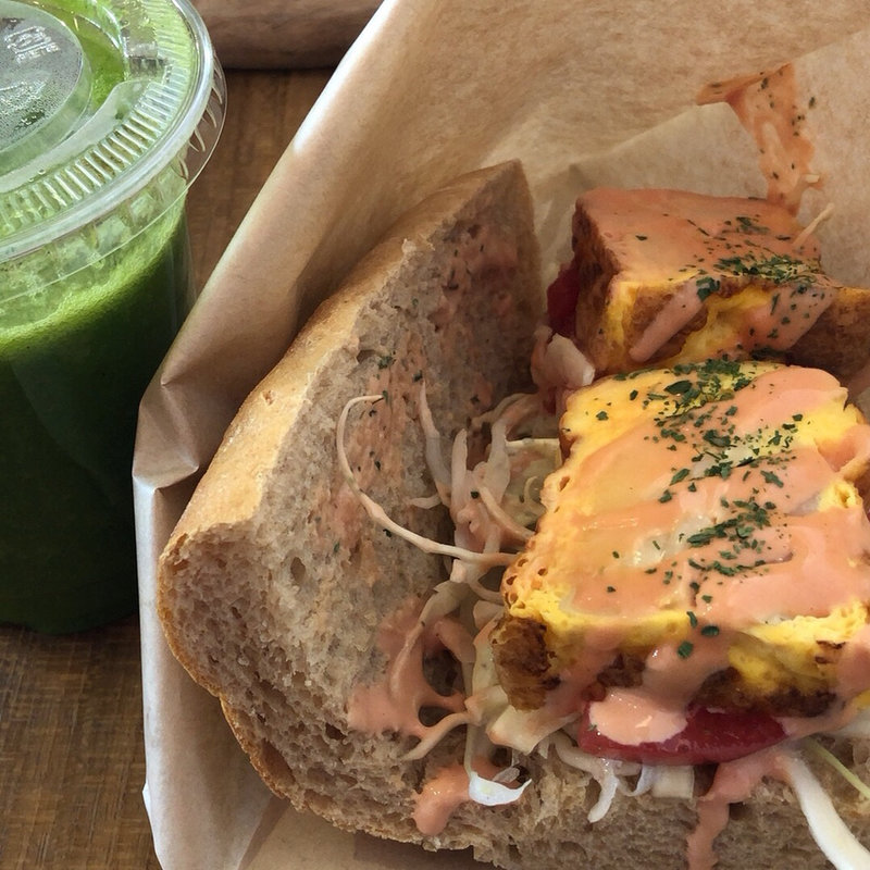 春野菜のキッシュサンドイッチ(BONDI COFFEE SANDWICHES)