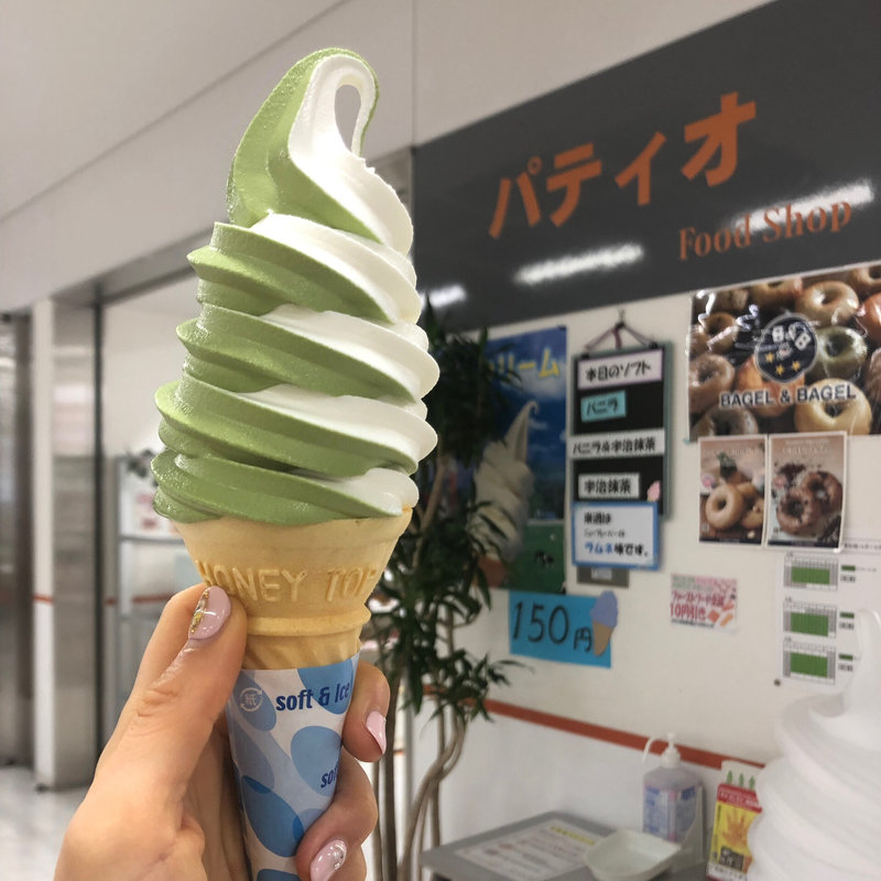 バニラ&宇治抹茶ソフトクリーム(拓殖大学 文京キャンパス パティオ)