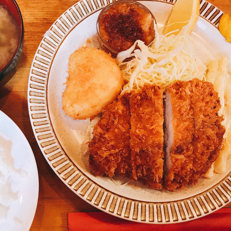 チキンカツとカニクリームコロッケのコンビフライ(洋食GOTOO)