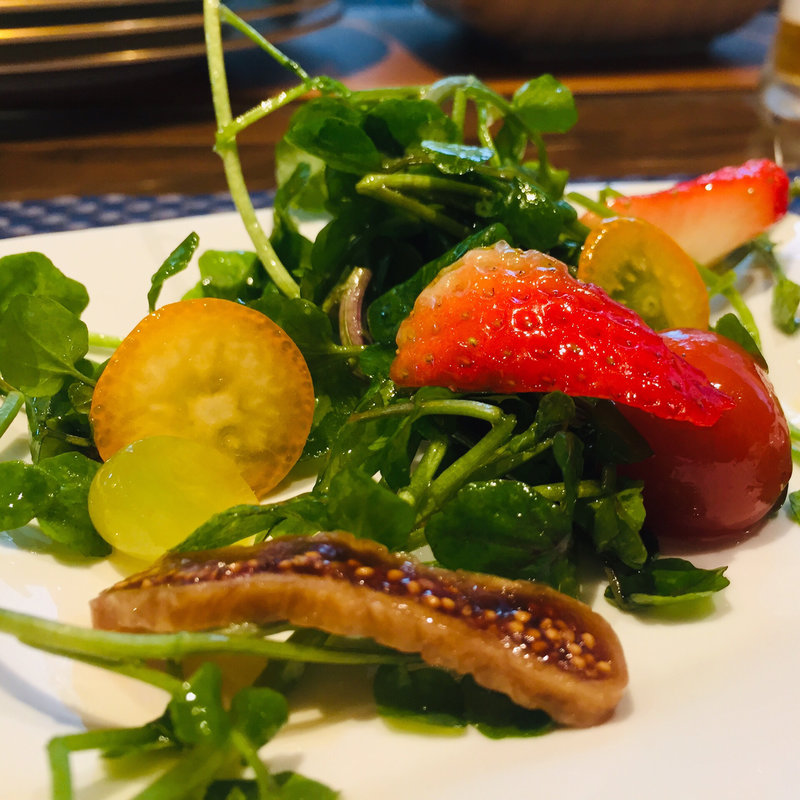 クレソンとフルーツのサラダ(イワナガ食堂)