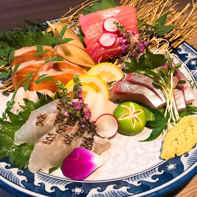 鮮魚の豪華5点盛り合わせ(志喜 京橋店)