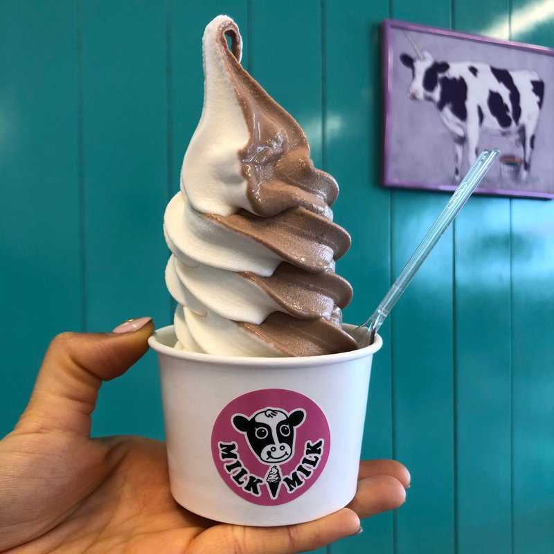 ミルク&チョコミックスソフトクリーム(MILK MILK ミルクミルク)