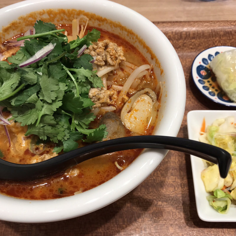トムヤムクンラーメン(たまご麺チョイス)(ペンシーズ　キッチン アトレ四谷店  （Pensri's Kitchen）)