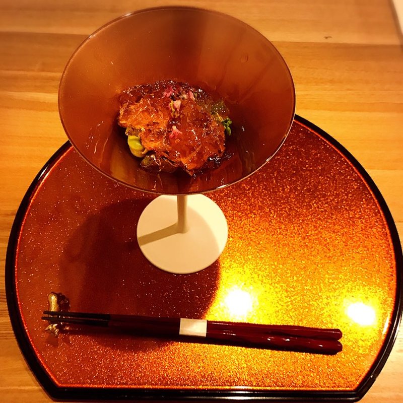 和牛霜降りももの炙り 旬野菜 出汁ジュレ(肉割烹 幹)