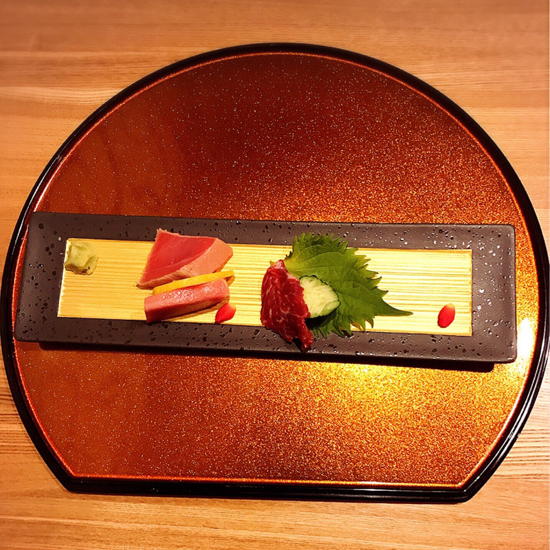 本鮪と熊本産馬刺しのお造り(肉割烹 幹)