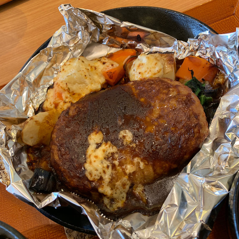 ハンバーグとゴロゴロ野菜のデミタル煮込み定食(菜々家 須賀川店 )