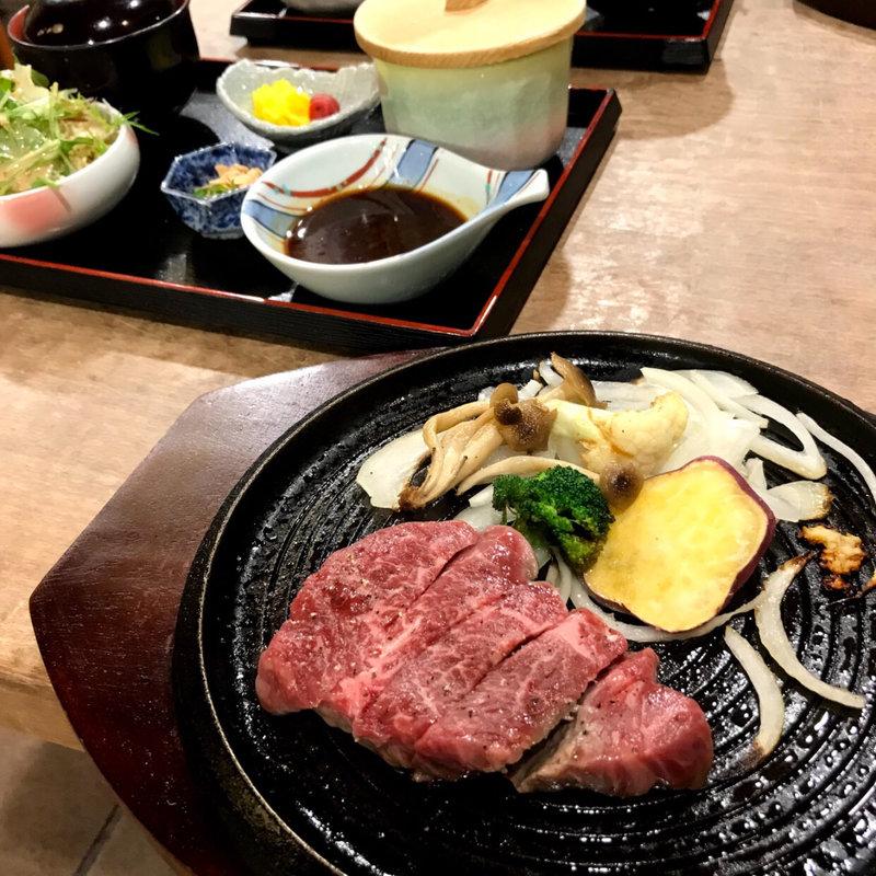 特選黒毛和牛ステーキセット(お食事処 にしき亭)