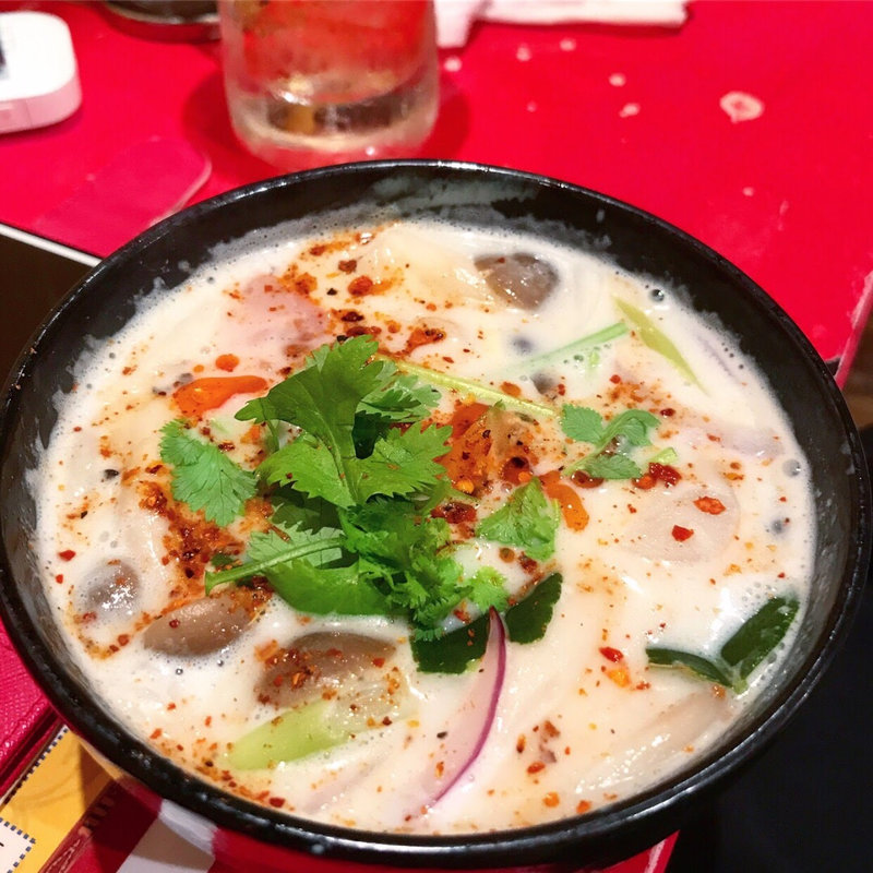 鶏肉のココナッツスープ(トムカーガイ)(姫路のタイ屋台 玲)