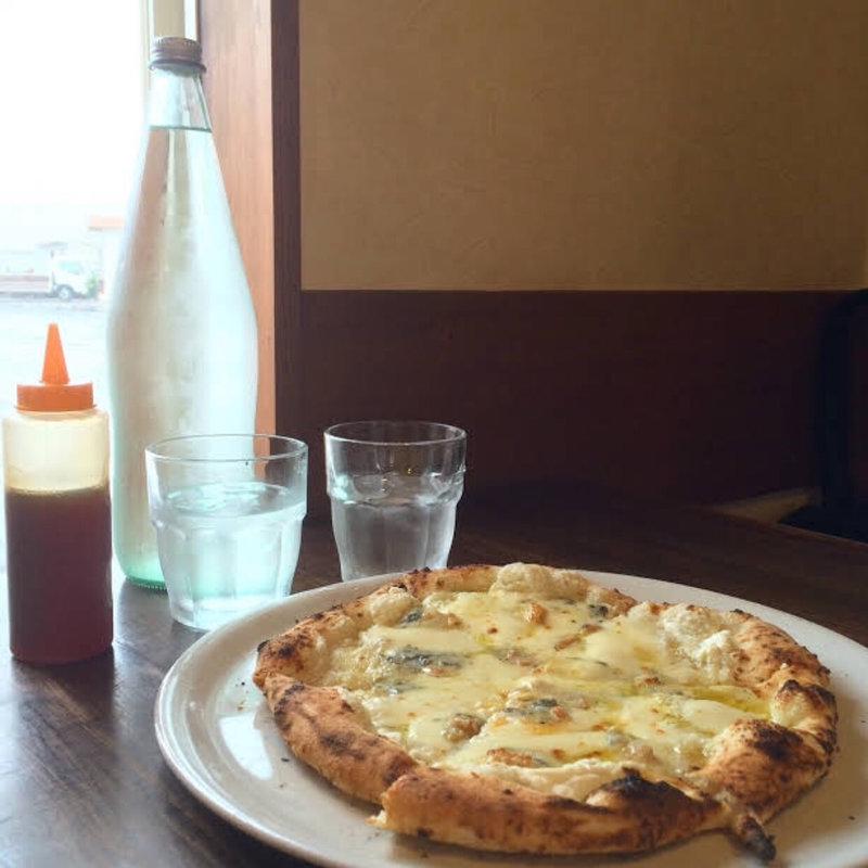 クアトロフォルマッジ(石窯ピザ丸)