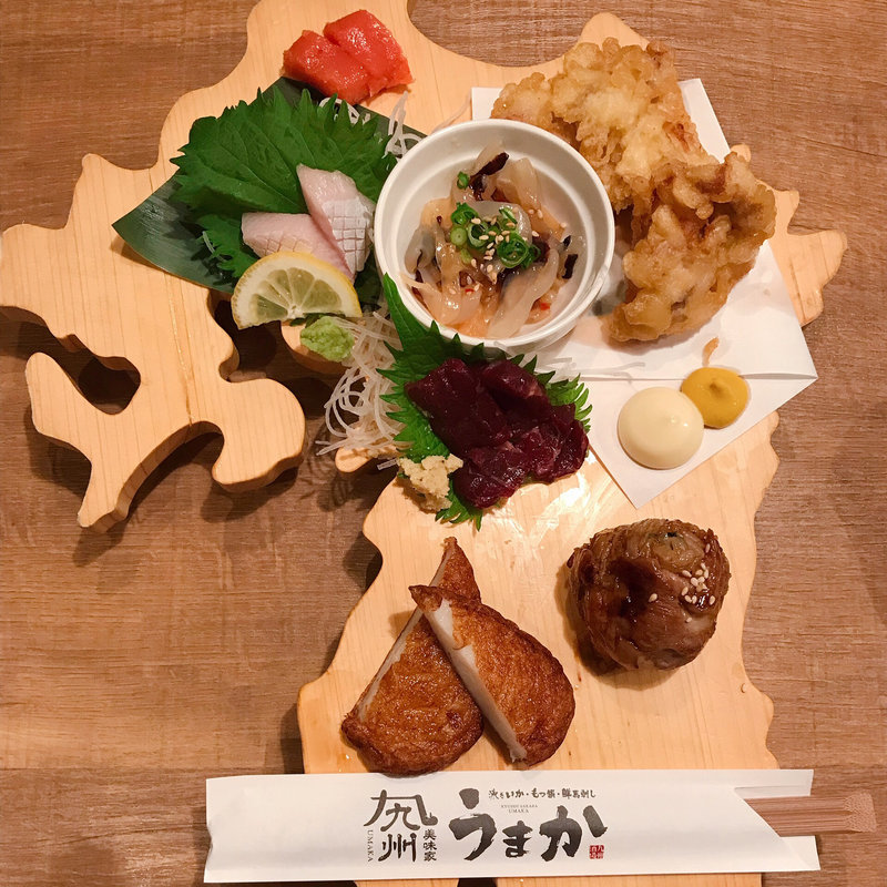 豪快九州盛り(泳ぎイカ・もつ鍋・馬刺し 九州うまか 梅田店)