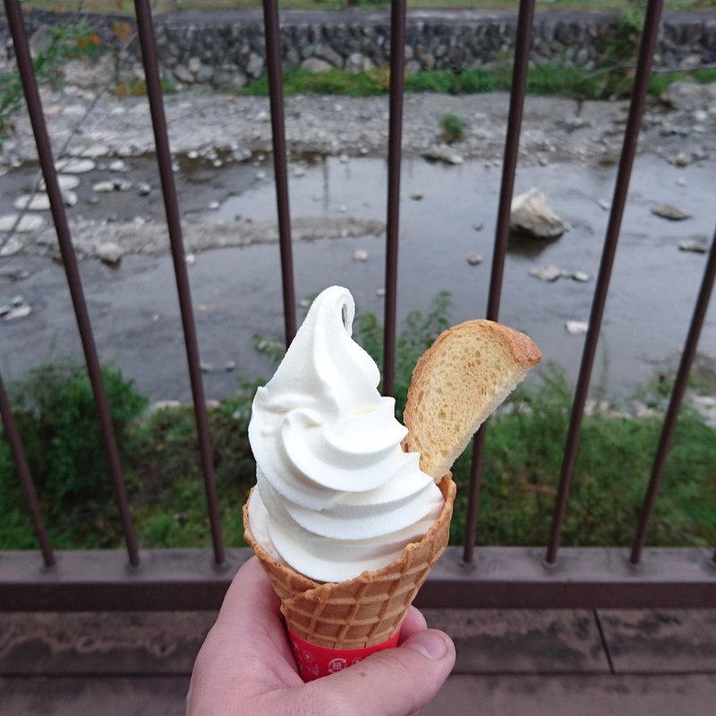 プレミアムソフトクリーム（ミルク味）(水辺のカフェ)