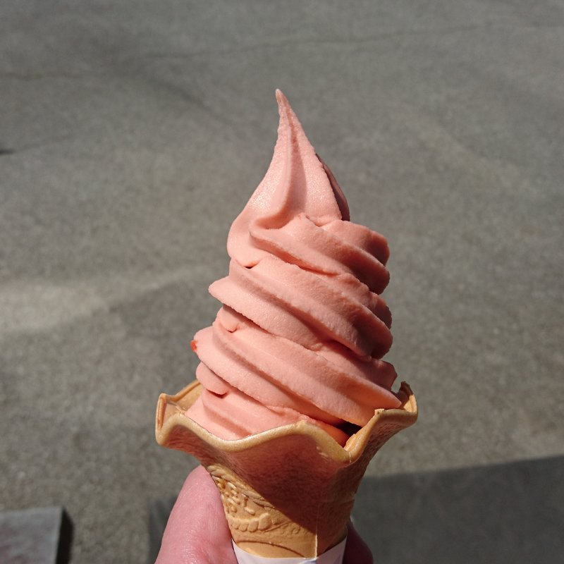 さくらんぼソフトクリーム(道の駅しらね農産物直売所 )