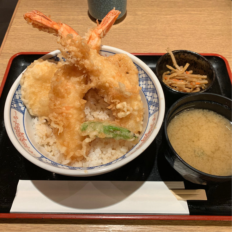 はみ出し大海老天丼(天ぷら けやき 東京駅キッチンストリート店 )