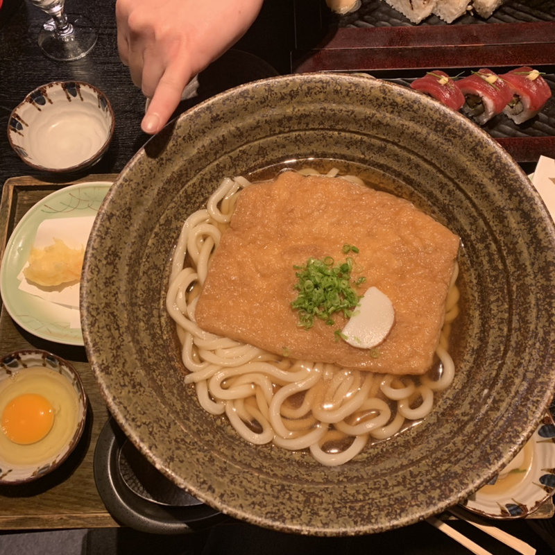 きつねうどん(麺匠の心つくし つるとんたん 新宿店)