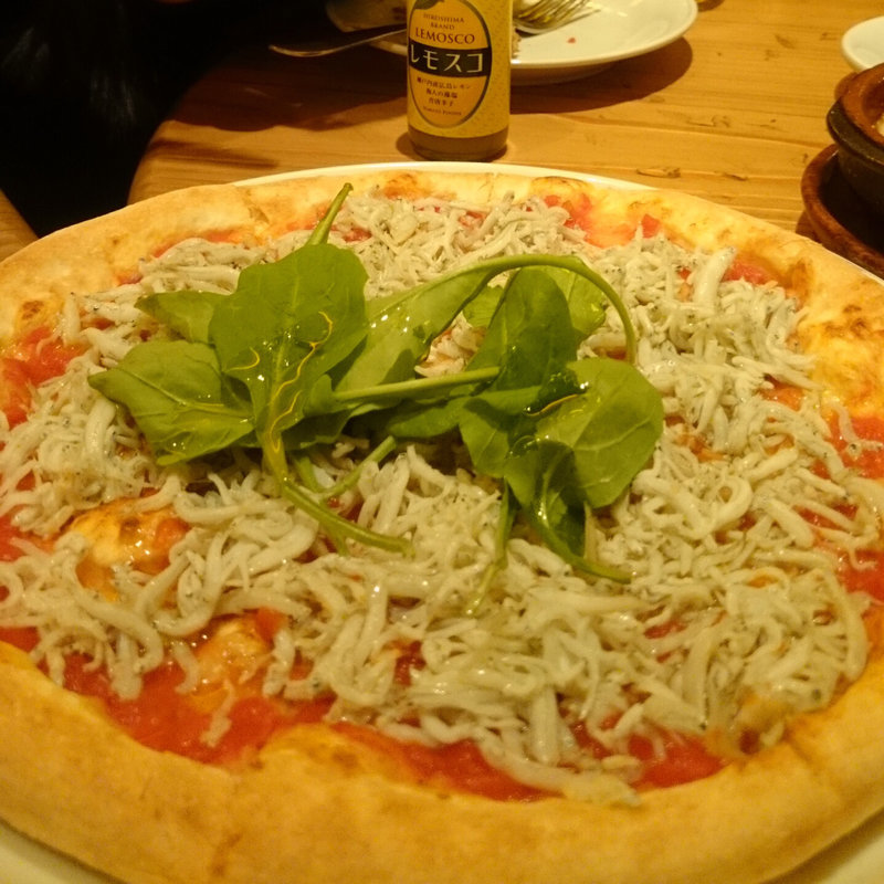 シラスのピザ(ビッレリア&ピッツェリア ルーチェ （LUCE）)