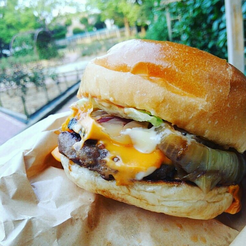 淡路島バーガーレギュラー＋チェダーチーズ＋手造りベーコン(淡路島バーガー 武庫之荘店)