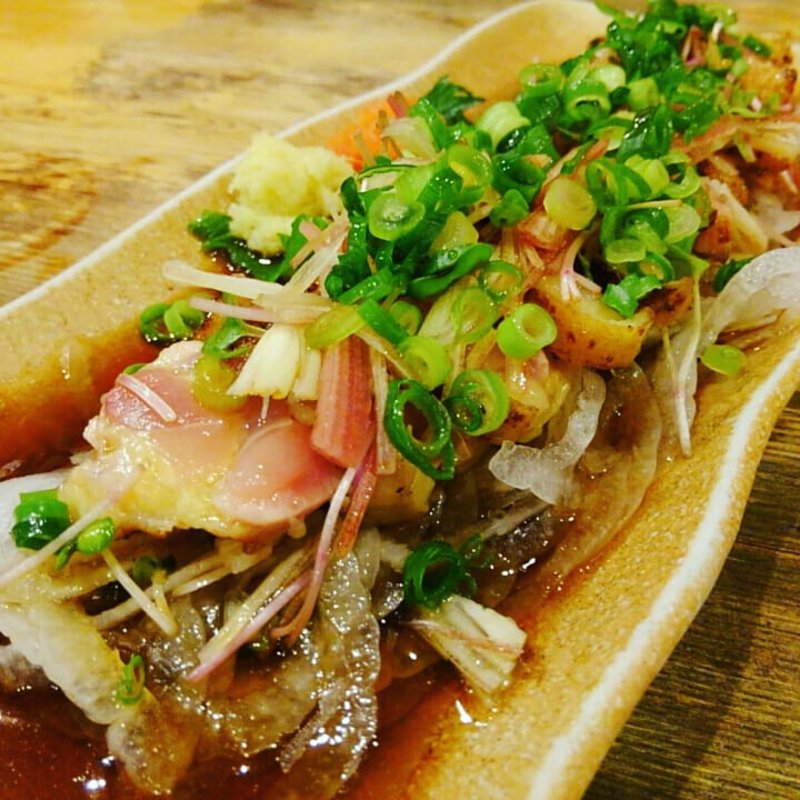 近江黒鶏ももタタキポン酢(うまとら 天満本店)