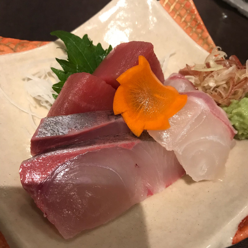 お造り盛り合わせ3種(炙りとお酒 磯銀)