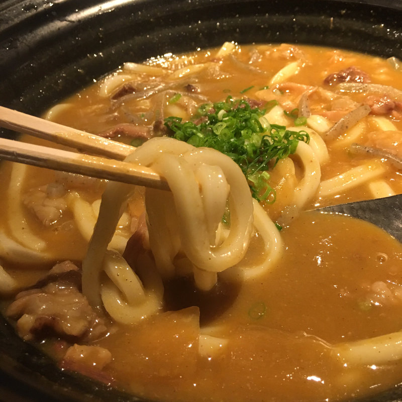 牛すじカレーのおうどん(麺匠の心つくし つるとんたん 新宿店)