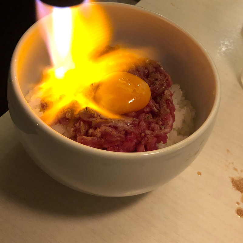 炙りユッケ丼(すっごい焼肉 参宮橋店)