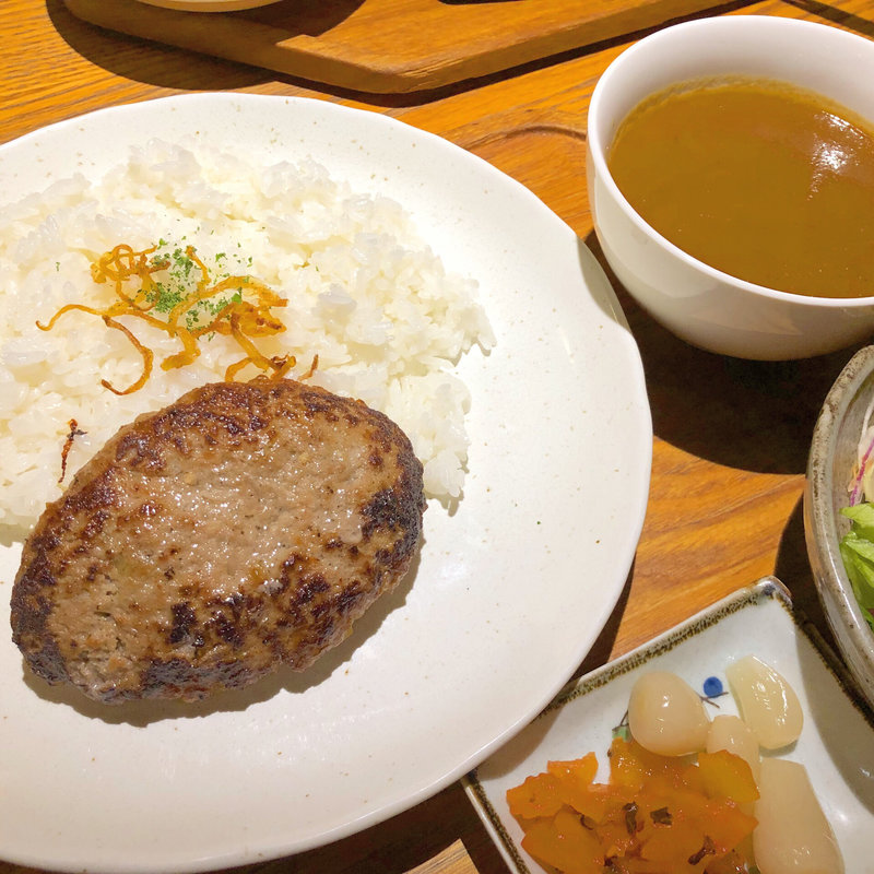 手ごねハンバーグカレー（黒毛和牛）　ライトサイズ(キッチンよい一日 西長住店)