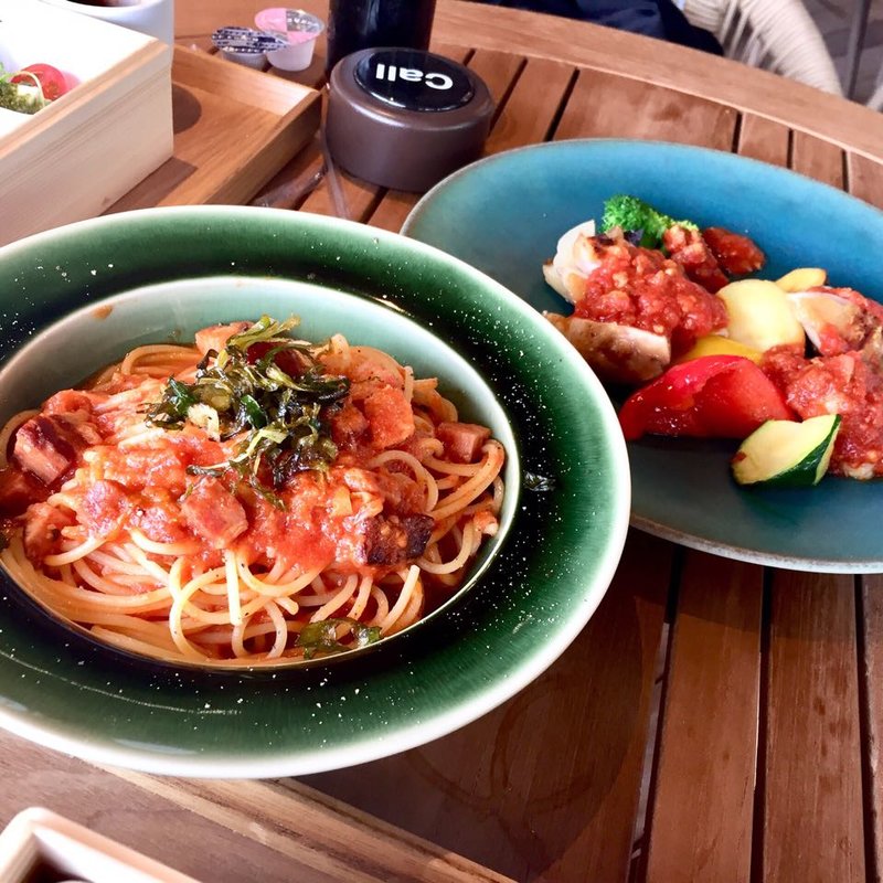 但馬鶏のもも炭火焼き〜完熟トマトとガーリックソース〜(千里 バードツリー)