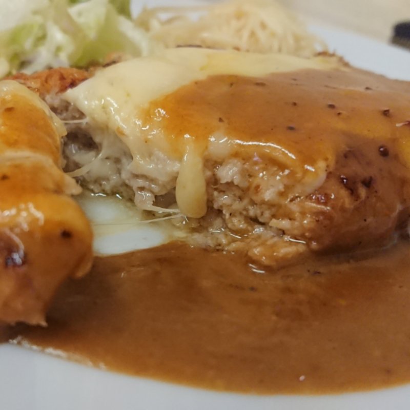 チーズハンバーグステーキ(キッチン ぴーなっつ)