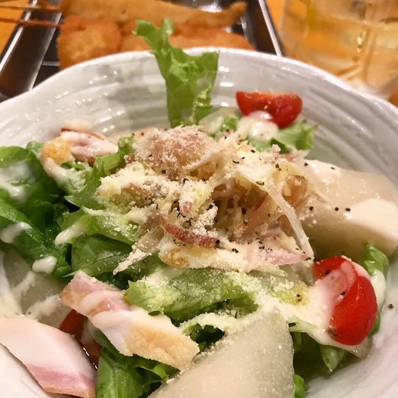 梨とみょうがのサラダ(串かつ 寅卯 ekie広島店)